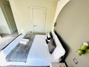 a bedroom with a bed with two towels on it at Boutique Ensuite Room like hotel in London
