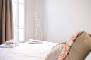 Ένα ή περισσότερα κρεβάτια σε δωμάτιο στο Villa Adèle, Bow-Window vue Mer - Appt 02