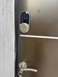 a metal door with a door knob and a doorhandle at Cancun 16, South 6 Person 3 Rooms 15 min Airport 20 to Beach in Cancún