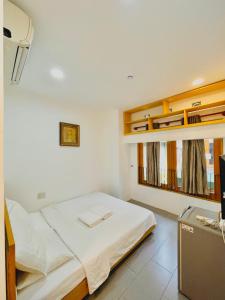 a small bedroom with a bed and a window at VY DA CENTRAL MARKET HOSTEL in Ho Chi Minh City