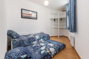 Postel nebo postele na pokoji v ubytování L'Hibiscus - Appartement dans le centre historique