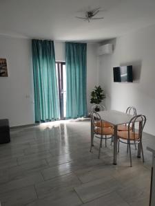 Телевизор и/или развлекательный центр в Vila La Fernando