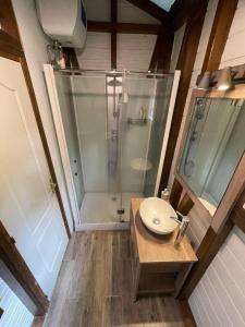 an overhead view of a bathroom with a shower and a sink at Bungalow à flanc de colline in Le Morne Rouge