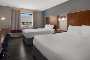 Ένα ή περισσότερα κρεβάτια σε δωμάτιο στο Canadas Best Value Inn & Suites Kamloops