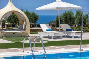 Πισίνα στο ή κοντά στο Villa Daphne