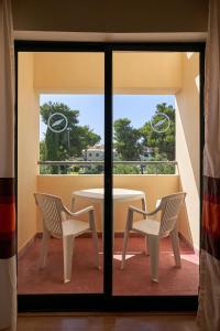 Un balcon sau o terasă la The Navigator - Palm Oasis Alvor - All Inclusive