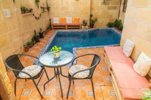 Kolam renang di atau dekat dengan Laremi Gozo B&B