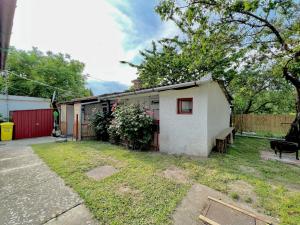 Aed väljaspool majutusasutust Liget Holiday Home