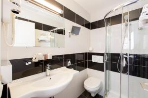 Koupelna v ubytování Quality Hotel Bordeaux Centre