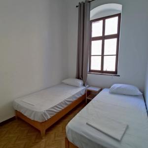 Ein Bett oder Betten in einem Zimmer der Unterkunft Rhodes Youth Hostel