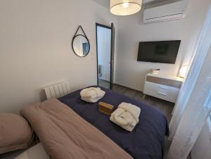 Postel nebo postele na pokoji v ubytování CHEZ ANITA + 46 fotografií