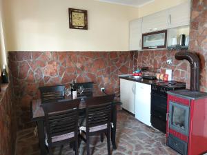 Kuhinja ili čajna kuhinja u objektu Apartman Žabljak