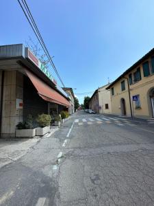 an empty street in a town with a building at In Mezzo All'Aria Apartment in Mezzolara