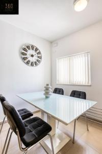 Fotografie z fotogalerie ubytování Spacious central 2BR, just off UNI & Hospital & WIFI by 360 Estates v destinaci Msida