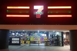 una tienda con una señal de nivel en una tienda en 1-6pax Empire City Near Ikea, PJ en Petaling Jaya