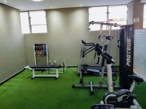 a room with a gym with green carpet at Flat Pertinho do Hot Park (200m)! Aconchegante! in Rio Quente