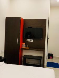 TV a/nebo společenská místnost v ubytování ROSEPARK INN + 7 fotografií