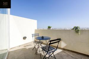 Balkón nebo terasa v ubytování Spacious, 1BR duplex off UNI/Hospital with WIFI by 360 Estates