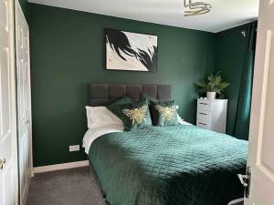 Postel nebo postele na pokoji v ubytování Family friendly detached 2 bed home, Loch Lomond