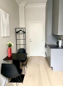 מטבח או מטבחון ב-Modern and cozy studio apartment in central Oslo