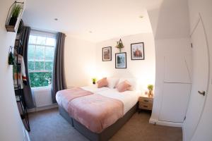 a bedroom with a large bed and a window at City Centre 2 Bed House Perfect for Contractors with Free Parking in Nottingham