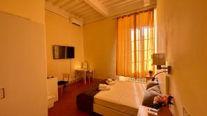 a hotel room with a bed and a window at B&B - Residenza d'epoca Piazza Cairoli in Pisa