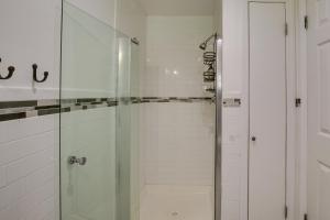 een douche met een glazen deur in de badkamer bij Marlboro Vacation Rental with Fire Pit and Yard! in Marlboro