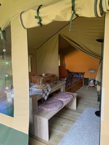 a room with two beds in a tent at IQBAL Hütte - Luxus Zelt, Whirlpool extra in Beverstedt