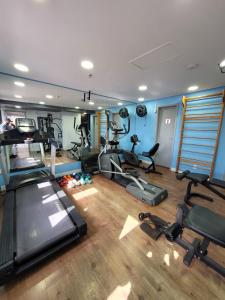 a gym with several treadmills and exercise bikes at Studio Living Slavieiro Moema in Sao Paulo