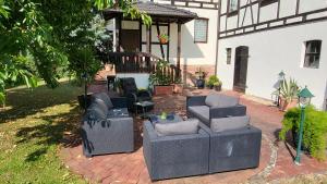 Posezení v ubytování Apartments am Saalebogen mit Gartenterrasse, Grillkamin und freie Parkplätze