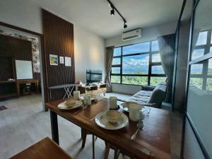 Χώρος καθιστικού στο L Homestay JesseltonQuay JQ KK City亚庇市区中心民宿2房1厕