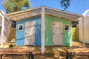 a green and blue building with two doors and a table at Kampaoh El Palmar in El Palmar