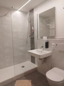 Koupelna v ubytování Hotel zur Post e.K. + 19 fotografií