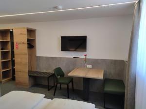 TV a/nebo společenská místnost v ubytování Hotel zur Post e.K.