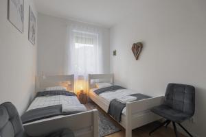 Posteľ alebo postele v izbe v ubytovaní Apartament 1N2 taras z widokiem - Sun&Sport