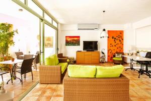 Ruang duduk di Hotel Dafni