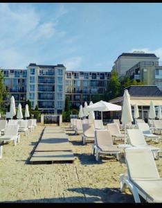 En strand i nærheden af lejligheden