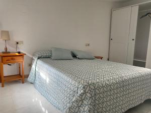 Posteľ alebo postele v izbe v ubytovaní Apartamentos OLIVA