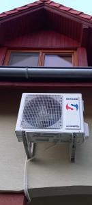 a window with a solar panel on the side of a house at Apartmány MarAqua in Liptovský Trnovec