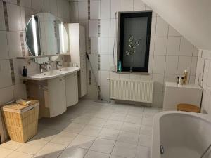 Koupelna v ubytování Wilgentuin + 21 fotografií