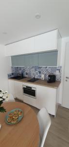 Η κουζίνα ή μικρή κουζίνα στο Gîte Le Petit Vignet avec piscine privée