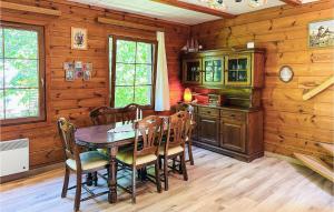 a dining room with a table and chairs in a cabin at 3 Bedroom Lovely Home In Nowe Warpno in Nowe Warpno