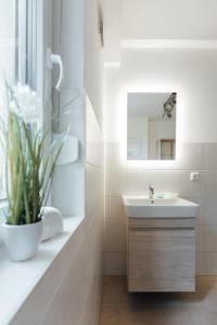 a bathroom with a sink and a mirror at Exklusive Ferienwohnungen an der Havel in Werder