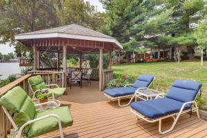 Κήπος έξω από το Waterfront Monticello Home with Fire Pit and Deck!