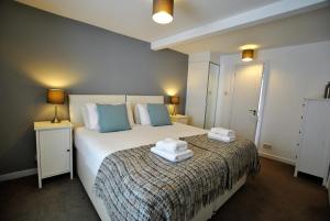 Postel nebo postele na pokoji v ubytování The Cottage by the Harbour St Monans