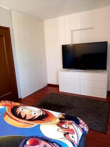 TV a/nebo společenská místnost v ubytování Once Upon a Time