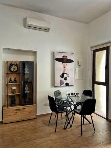 a dining room with a table and chairs at Cozy house city center in Limassol in Limassol