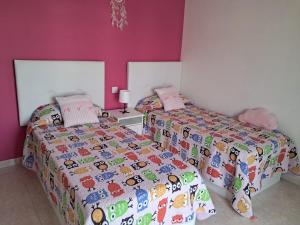 Łóżko lub łóżka w pokoju w obiekcie Casita A Pitisa