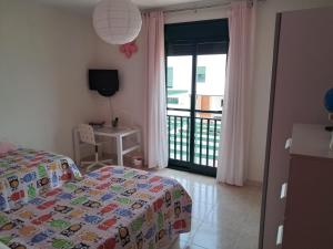 Łóżko lub łóżka w pokoju w obiekcie Casita A Pitisa