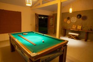 a room with a pool table with cuesticks on it at Cabanas Portal da Serra in Mogi das Cruzes